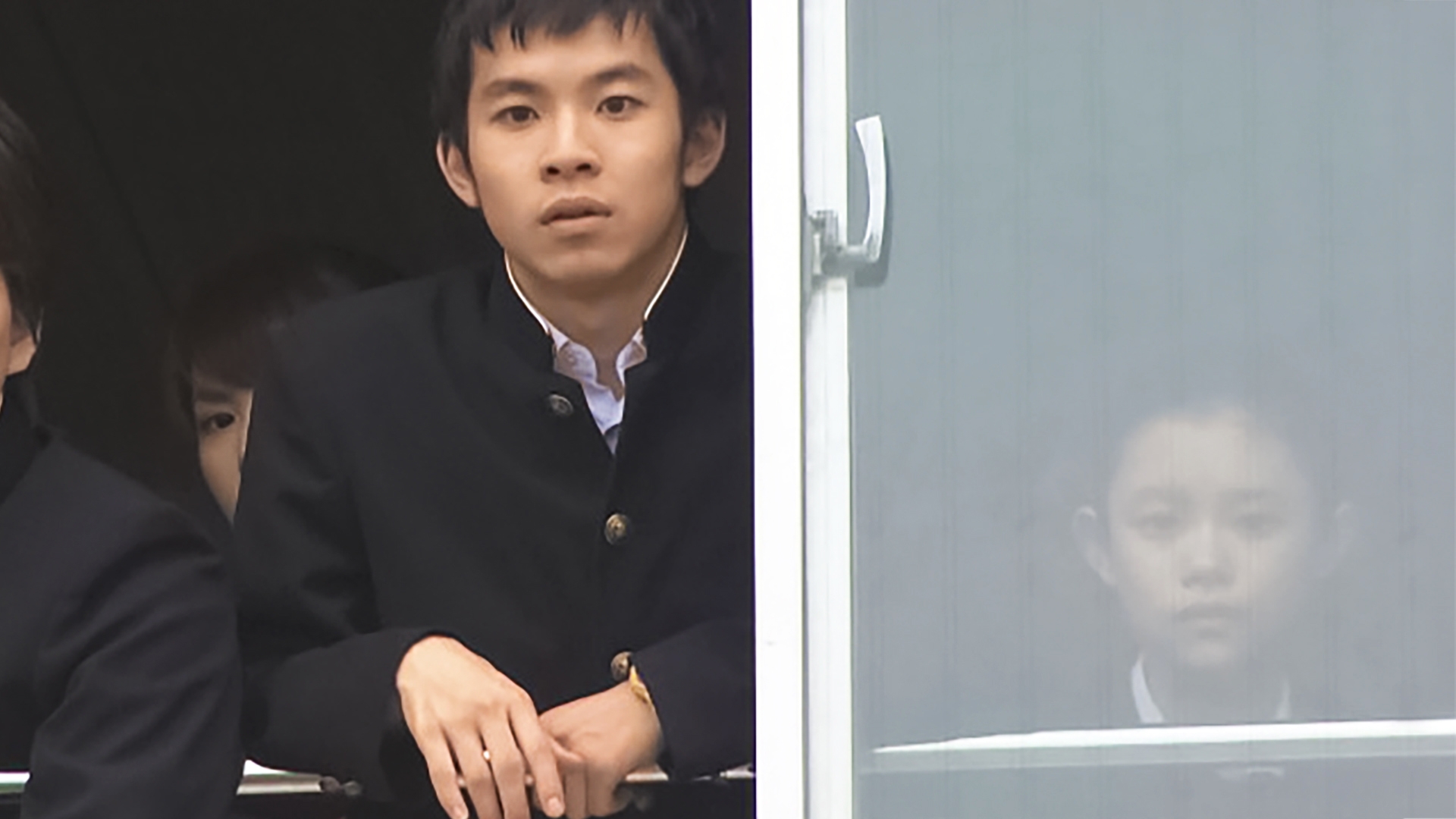無料テレビで黒の女教師を視聴する