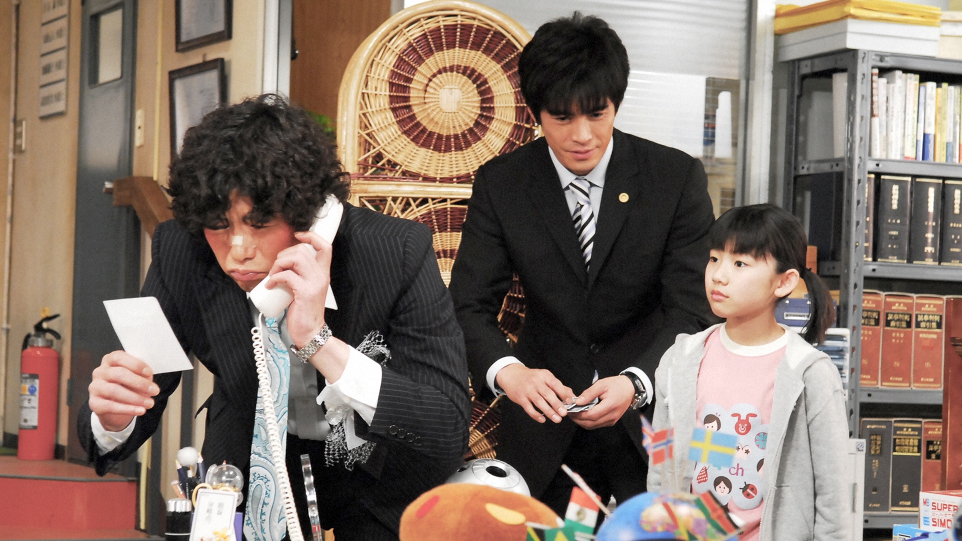 無料テレビで弁護士のくずを視聴する