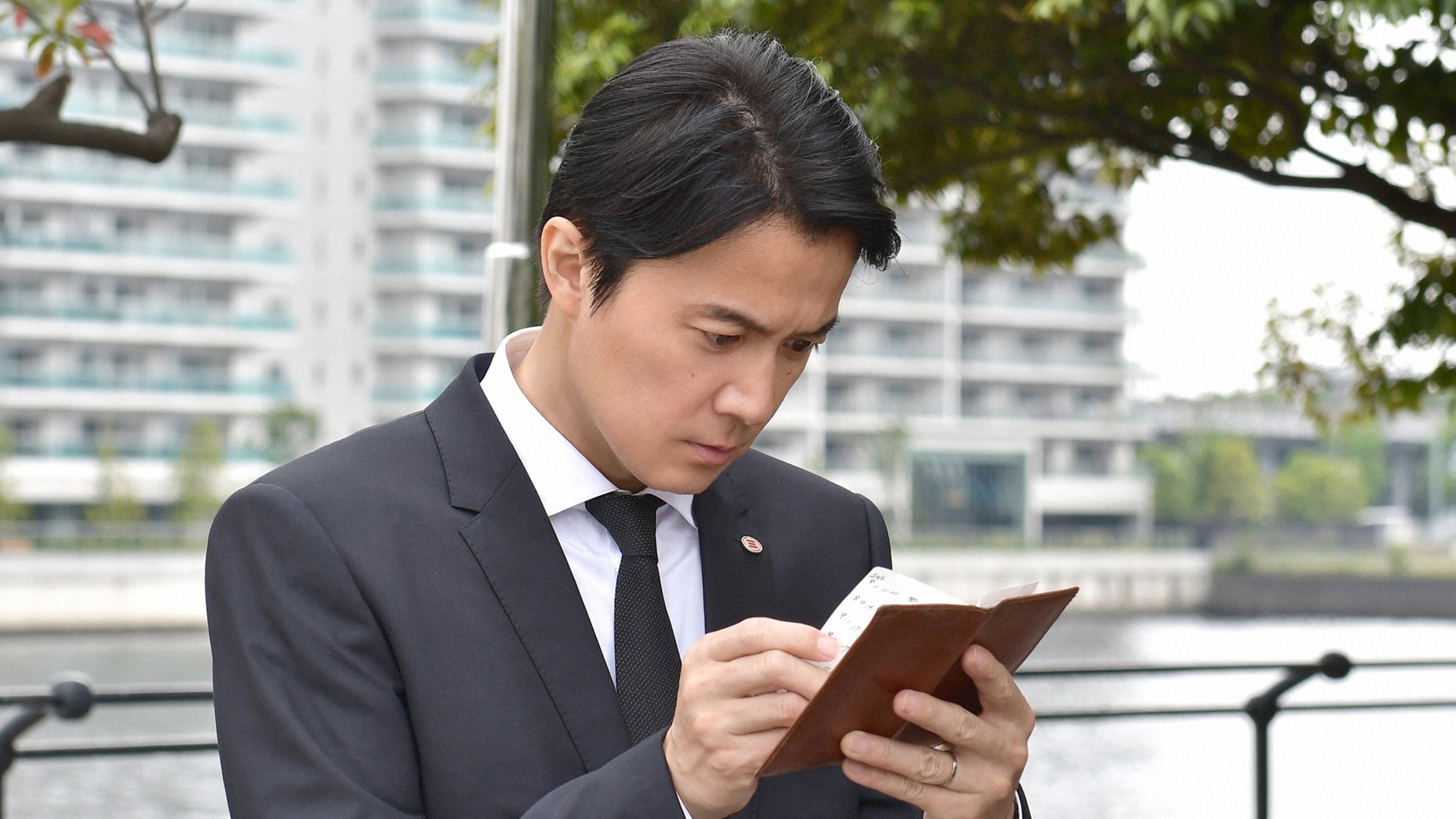 無料テレビで集団左遷!!を視聴する