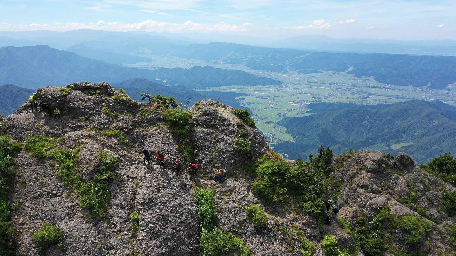 無料テレビでPEAK HUNT 東野登山隊を視聴する