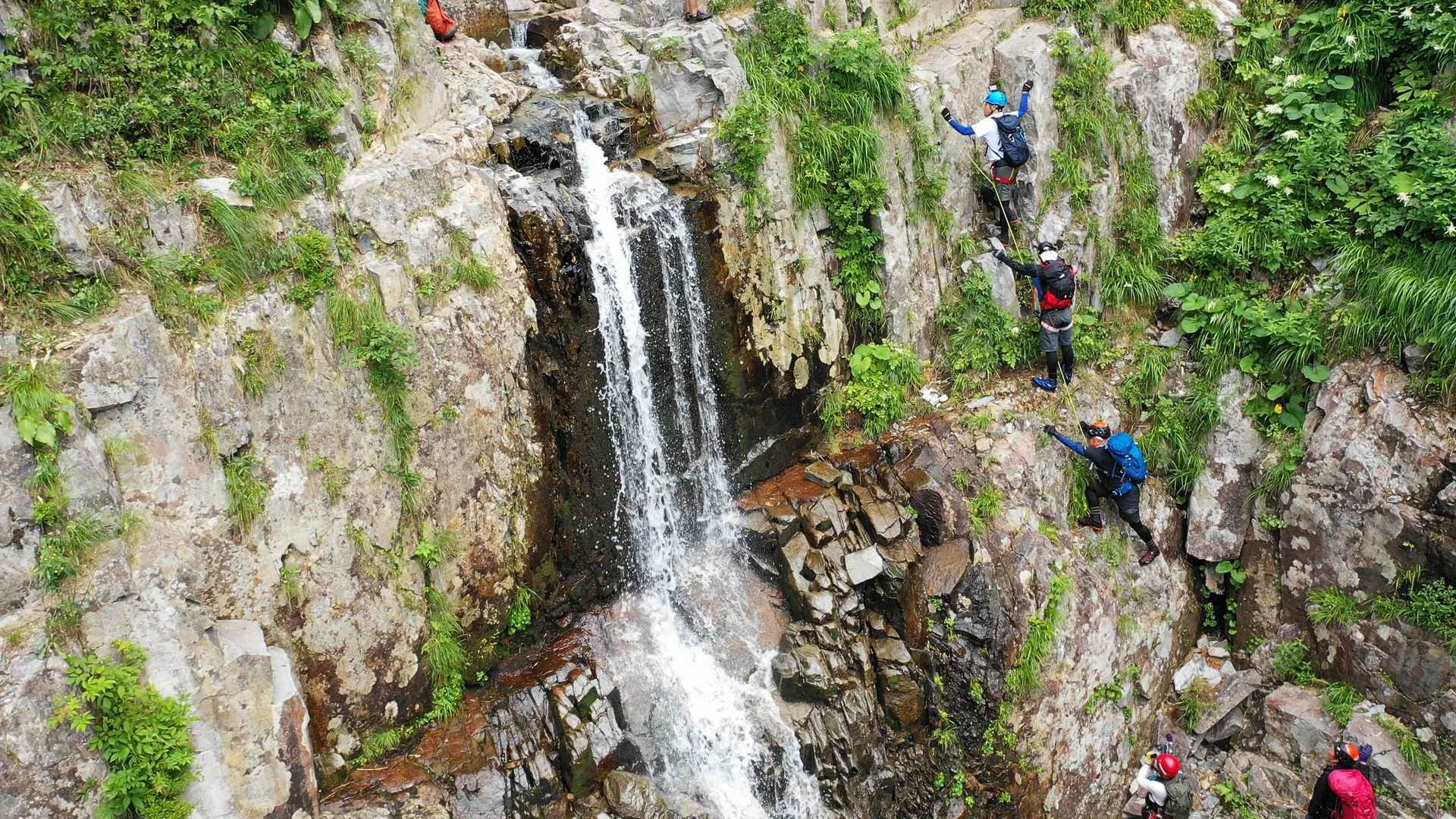 無料テレビでPEAK HUNT 東野登山隊を視聴する